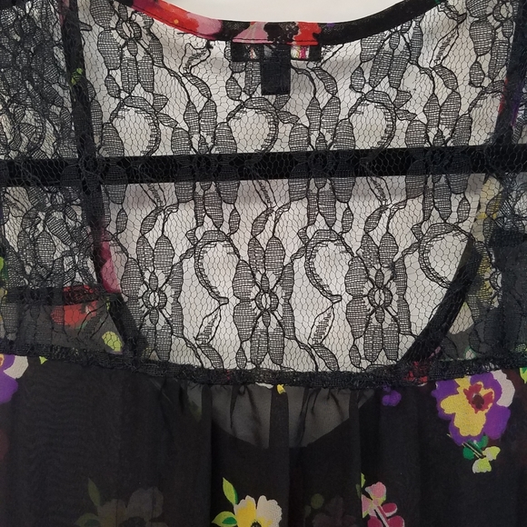 Lily White Top Sleeveless Floral Lace Medium - Picture 5 of 5